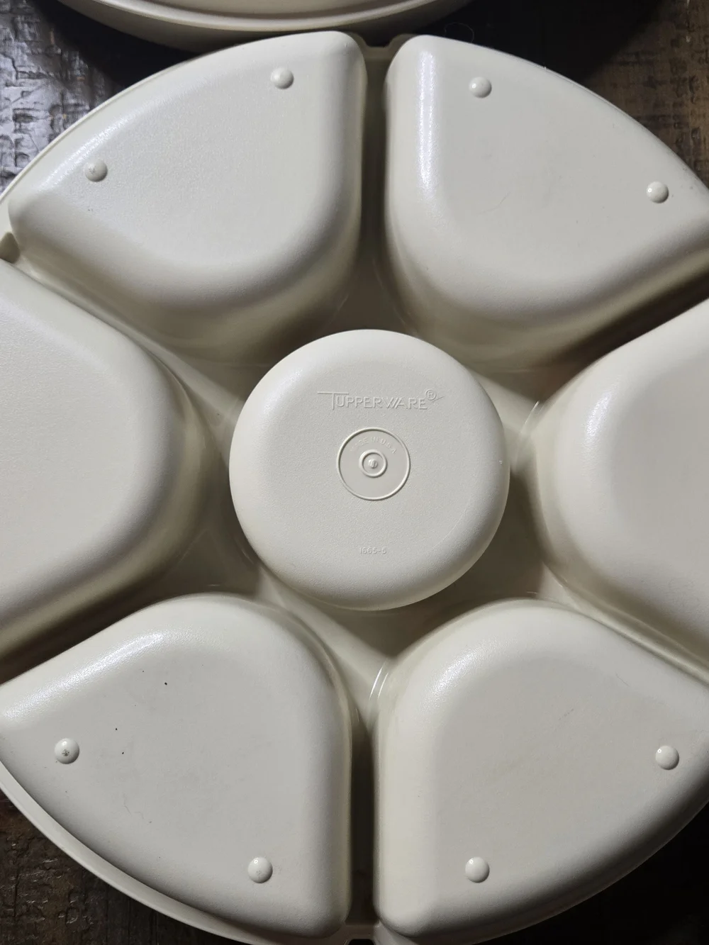 Tupperware Round Divided Tray w/ Lid Snack Veggie Chip & Dip Serving Platter